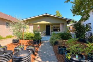 717 42nd St, Sacramento, CA 95819-3115
