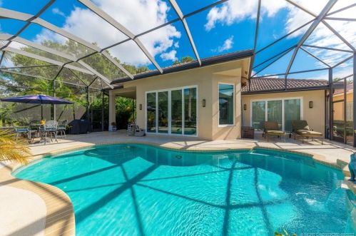 8801 One Putt Pl, Fort Pierce FL  34986-3068 exterior