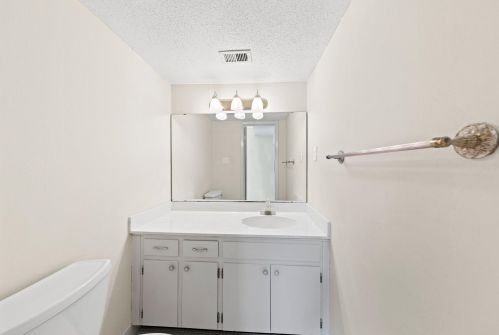 37 Walnut Ave, Shalimar FL  32579-1121 exterior