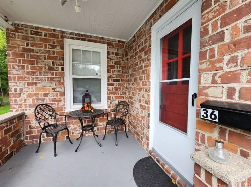 36 Pratt St, Norwich CT  06360-3733 exterior