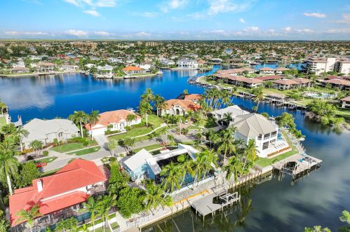 418 Spinnaker Dr, Marco Island, FL 34145-2430
