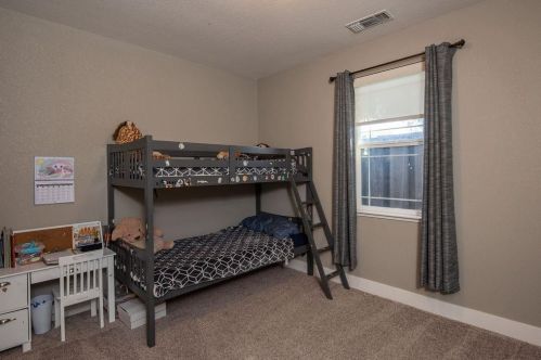 2440 Greenboro St, Turlock CA  95382-1433 exterior