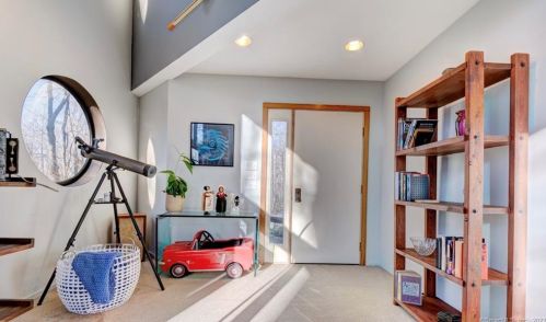 139 Wyneding Hill Rd, Manchester CT  06040-6608 exterior