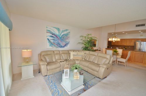 14528 Balgowan Rd, Hialeah FL  33016-6436 exterior