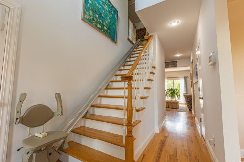 5 Villa Promenade, Bayshore, NY 11706-8437