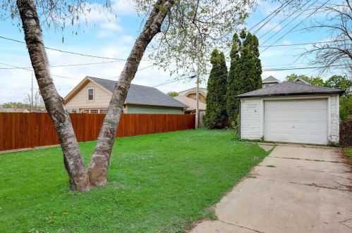 1454 89, Milwaukee WI 53222-4604 exterior