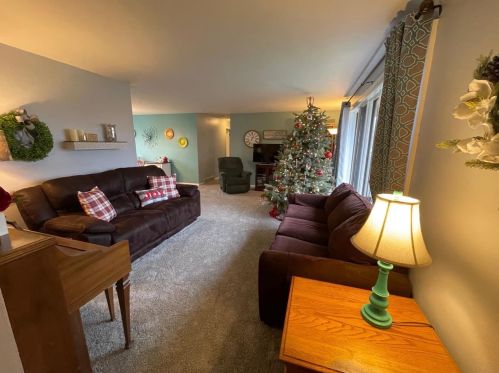 1726 Lilac Ln, Green Bay, WI 54302-2316