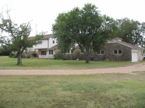905 Chestnut St, Throckmorton, TX 76483-5658
