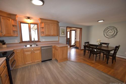 10 Chapman Rd, East Hampton CT  06424-1310 exterior