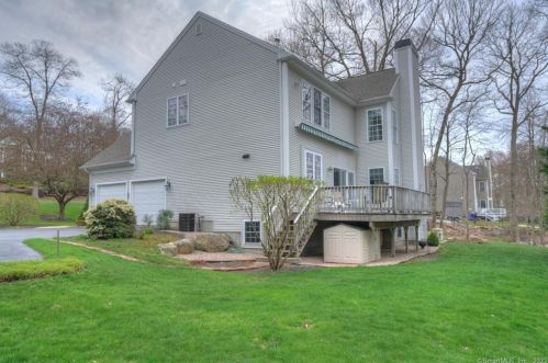 19 Talewinds Ln, Groton, CT 06340-4880
