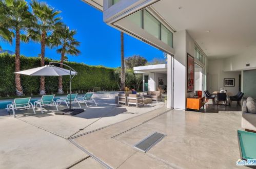 1189 Tamarisk Rd, Palm Springs CA  92262-5830 exterior