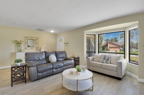 1822 4th St, Cape Coral, FL 33990-1323