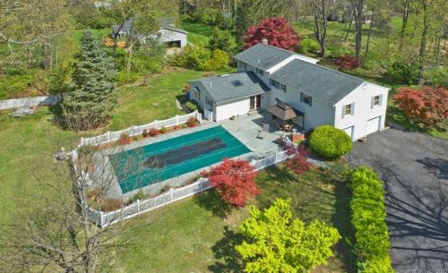 111 Comstock Hill Ave, Norwalk CT  06850-1011 exterior