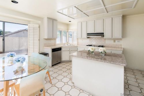 4157 Caminito Terviso, San Diego, CA 92122-1970