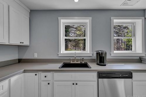 86 Woodland Dr, Northford CT  06472-1210 exterior