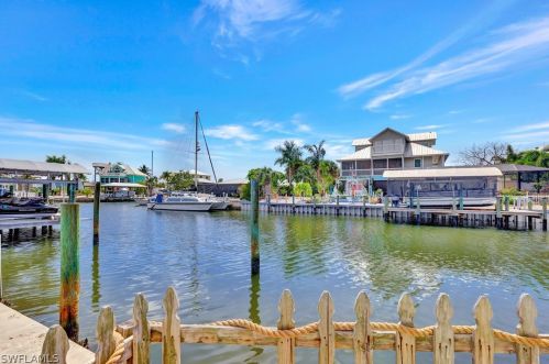 2381 Oleander St, Saint James City FL  33956-2032 exterior