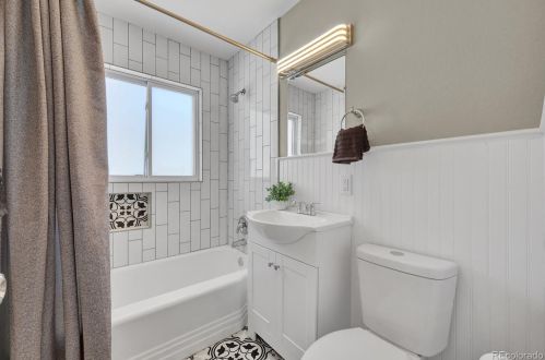 4369 Logan St, Englewood CO  80113-5820 exterior