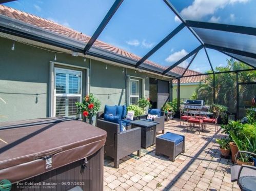 1745 Berkshire Cir, Vero Beach FL 32968-6715 exterior