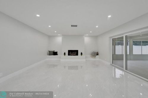 3850 36th Ave, Hollywood FL  33021-1900 exterior