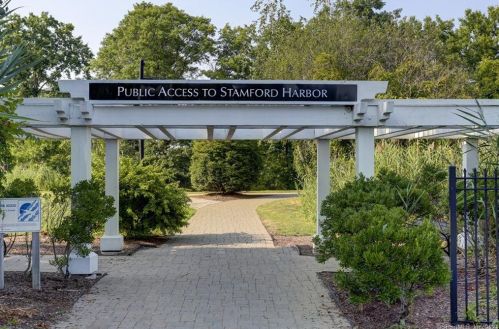 205 Southfield Ave, Stamford CT  06902-7736 exterior