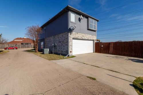 1301 Marken Ct, Carrollton TX  75007-1105 exterior