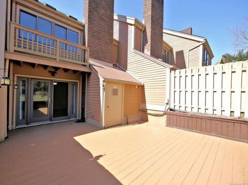 152 Brush Hollow Cres, Rye Brook NY  10573-1624 exterior