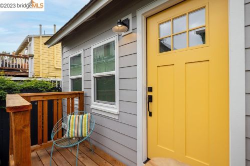 1058 56th St, Oakland CA 94608-2745 exterior