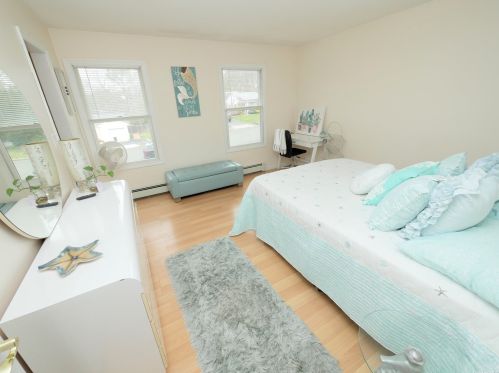 10 Marc Dr, Panamoka NY  11961-2103 exterior