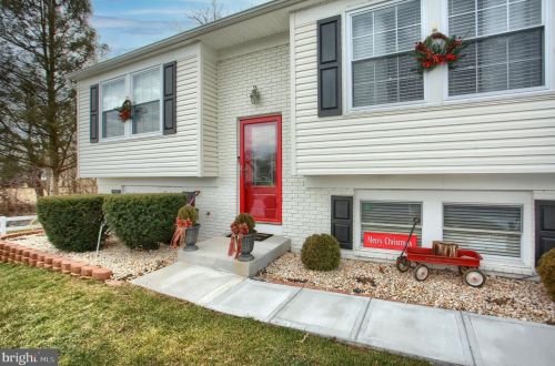 2758 Cobblestone Ln, Lancaster, PA 17601-3304