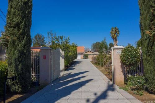8605 California Ave, Riverside, CA 92504-2852