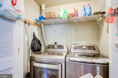 9517 Moonen Bay Ln, Bristow VA  20136-3515 exterior