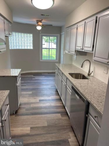 5203 Le Parc Dr, Wilmington, DE 19809-2767