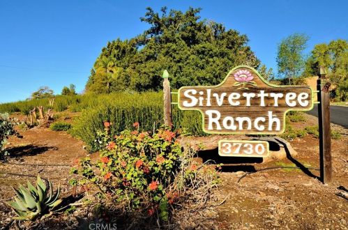 3730 Silverleaf Ln, Vista, CA 92084-2324