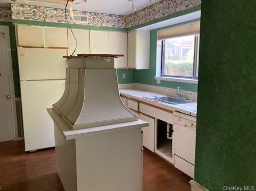 52 Arthur Ct, Rye Brook NY  10573-3153 exterior