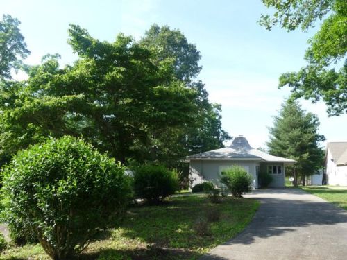 8649 Cherokee Trl, Crossville, TN 38572-6213