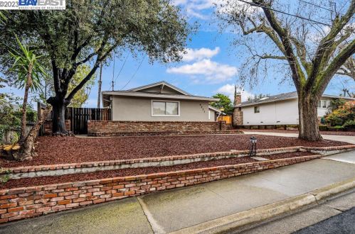 4237 Ridge Dr, West Pittsburg CA  94565-6033 exterior
