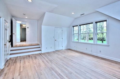 18 Silver Brook Rd, Westport CT  06880-1523 exterior
