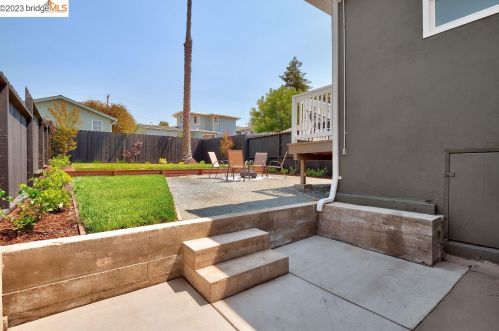 5018 Congress Ave, Oakland CA 94601-5405 exterior