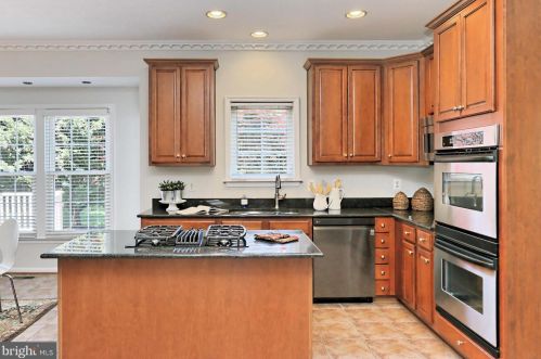 14286 Chalfont Dr, Haymarket VA  20169-2632 exterior