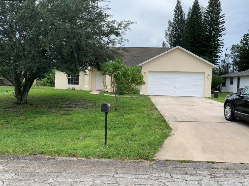 321 Concord Dr, Fort Pierce, FL 34983-8621