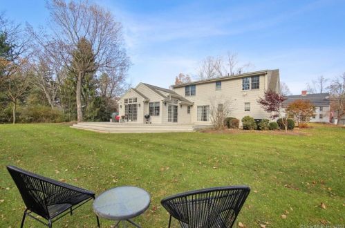 367 Wallingford Rd, Cheshire, CT 06410-2823
