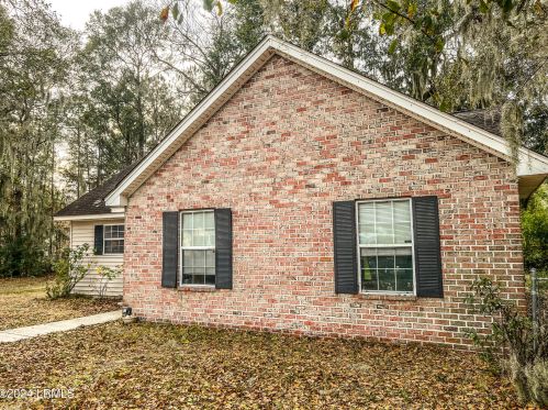 5 Humbolt Cir, Beaufort, SC 29907-1371