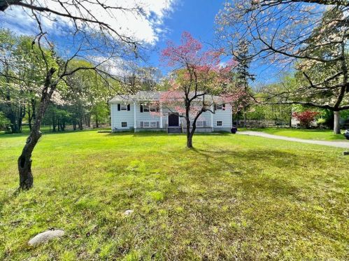 4745 Madison Ave, Bridgeport, CT 06611-1748