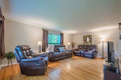 531 9th St, Oakmont, PA 15139-1336