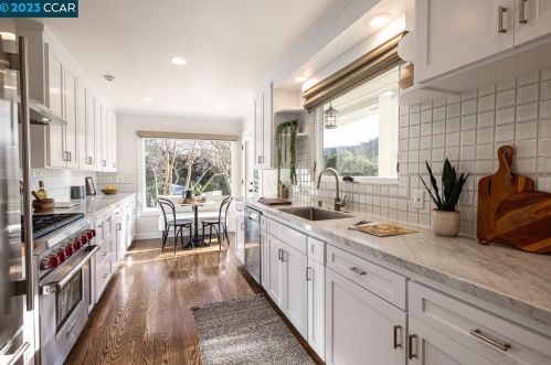 9 Southwood Dr, Orinda CA  94563-3010 exterior