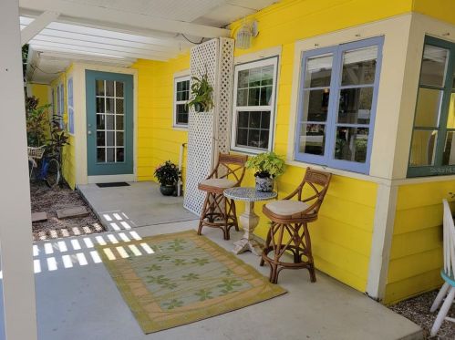 233 Avenida De La Isla, Nokomis, FL 34275-2013