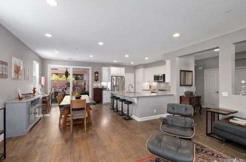 216 Compass, Irvine CA  92618-1154 exterior