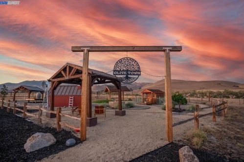 1080 Victorine Rd, Livermore CA  94551-6635 exterior