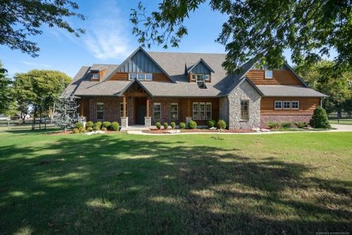 6717 Hummingbird Ct, Owasso, OK 74055-5040