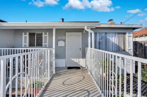 2213 Vicki Dr, Modesto CA  95350-3468 exterior